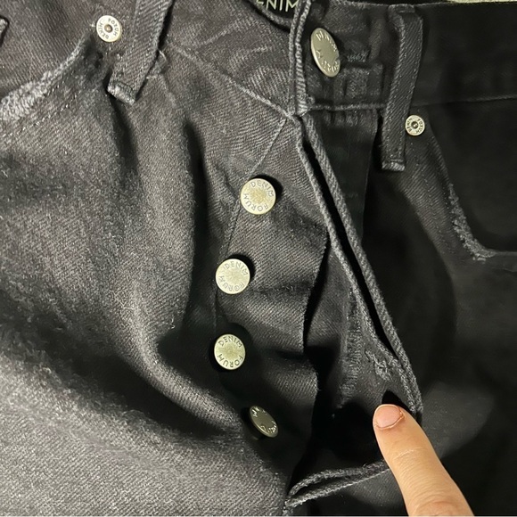 ARITZIA DENIM FORUM THE YOKO SHORT BLACK SIZE 30 - Picture 6 of 8